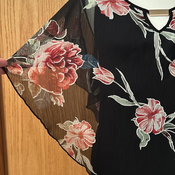 Naïf Shawl Tank Top Blouse - Picture 3 of 10